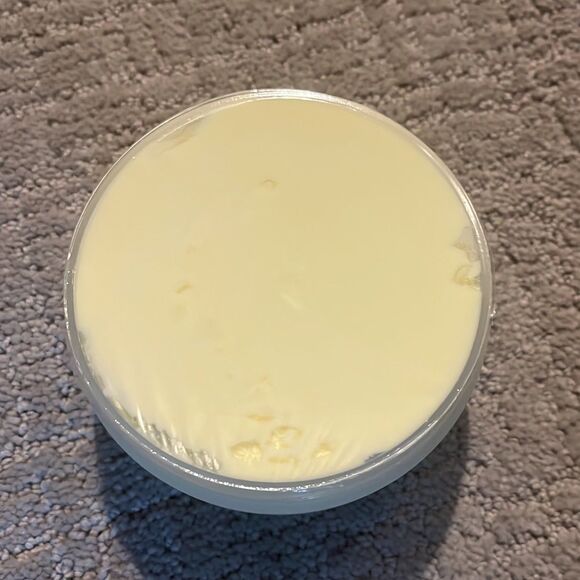Perlier BANANA VELOURS Body Butter Treatment Body Cream - 6.7 Ounces - Picture 4 of 4